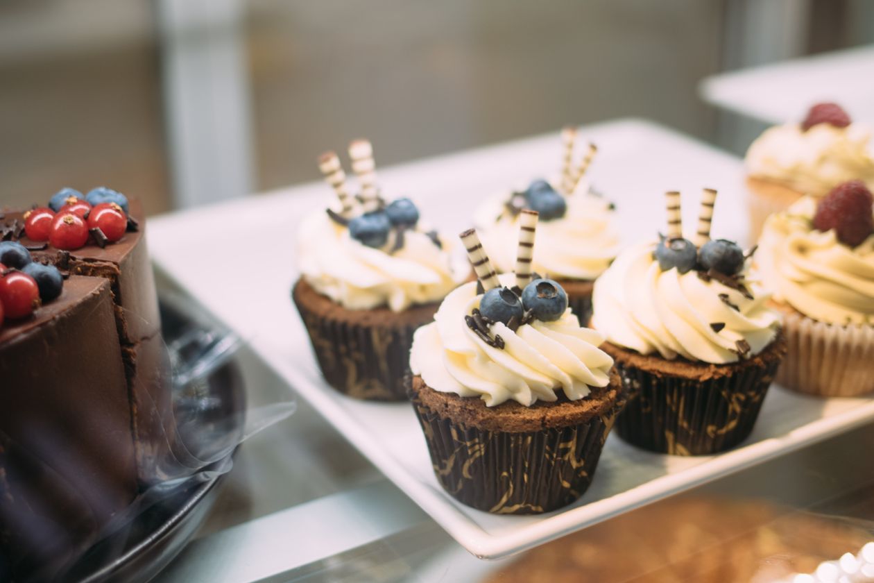 Cupcakes con crema decorados
