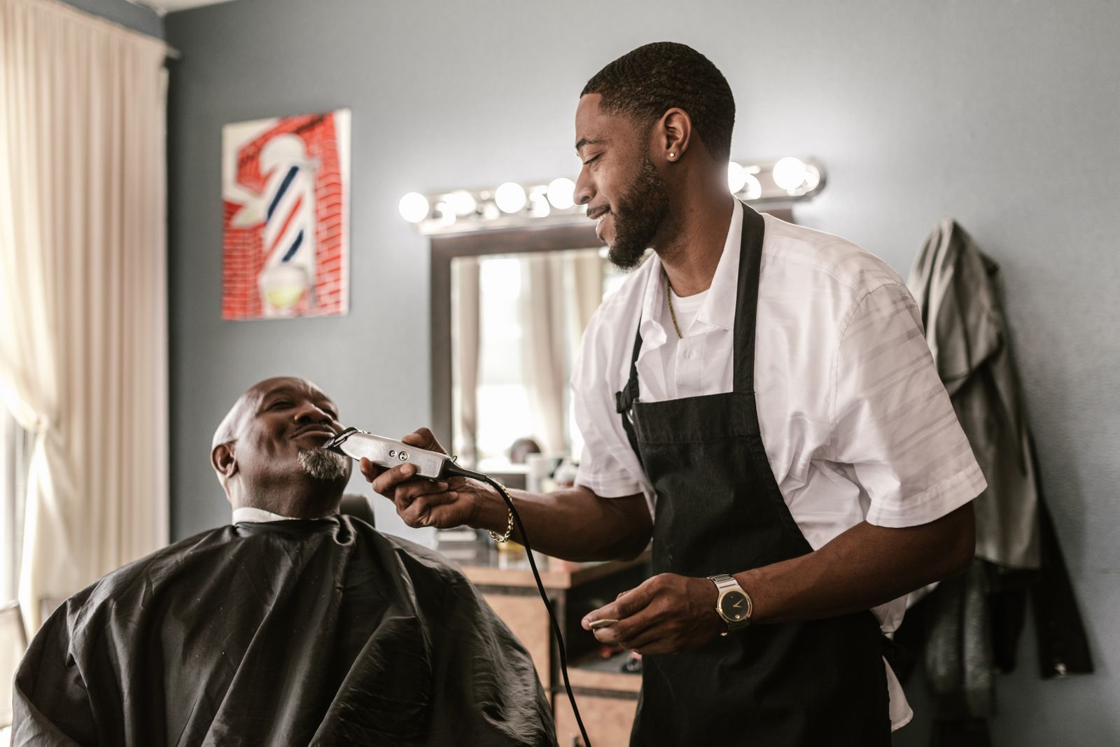 Afeitado con navaja en la barbería