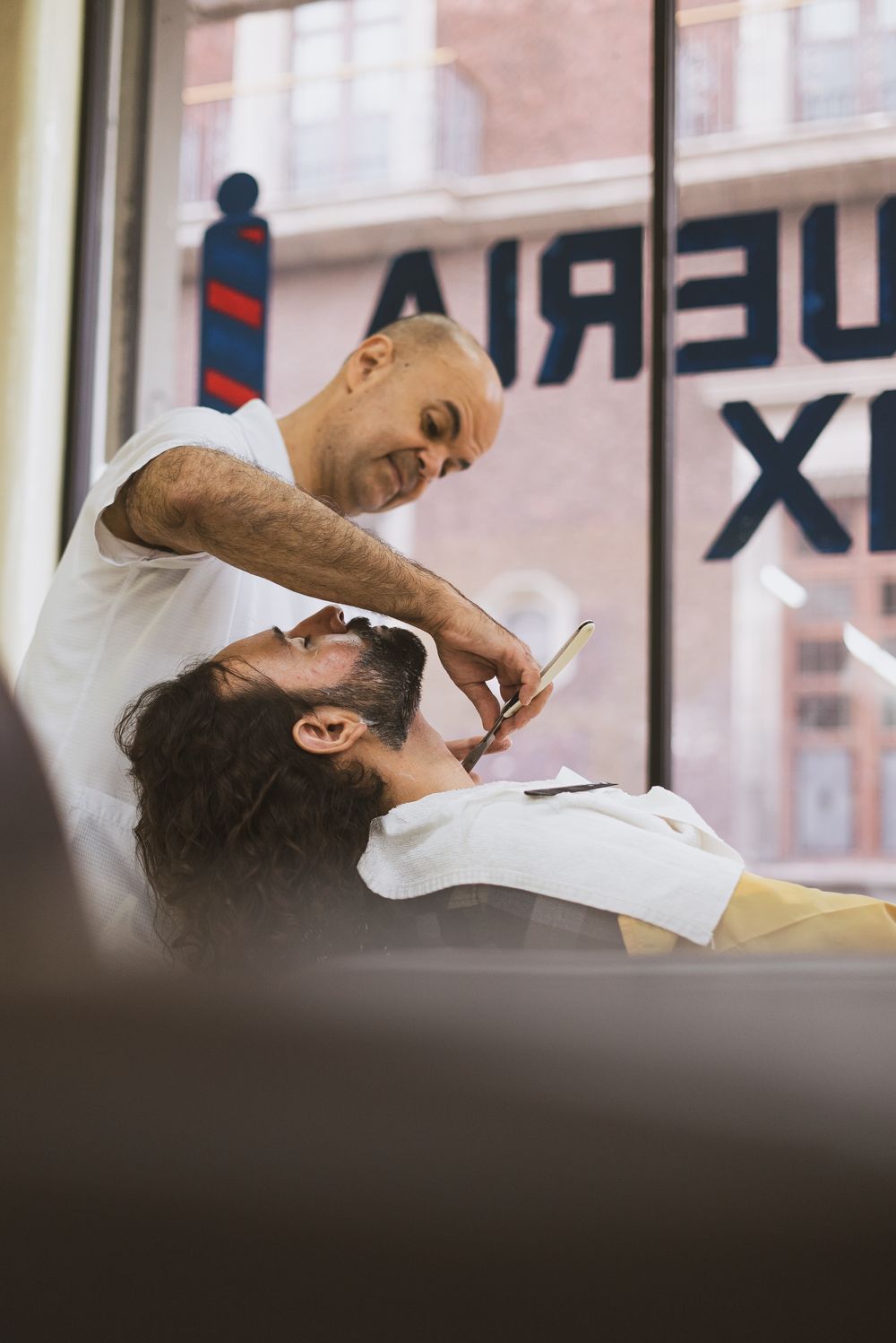 Navaja de barbero lista para el afeitado