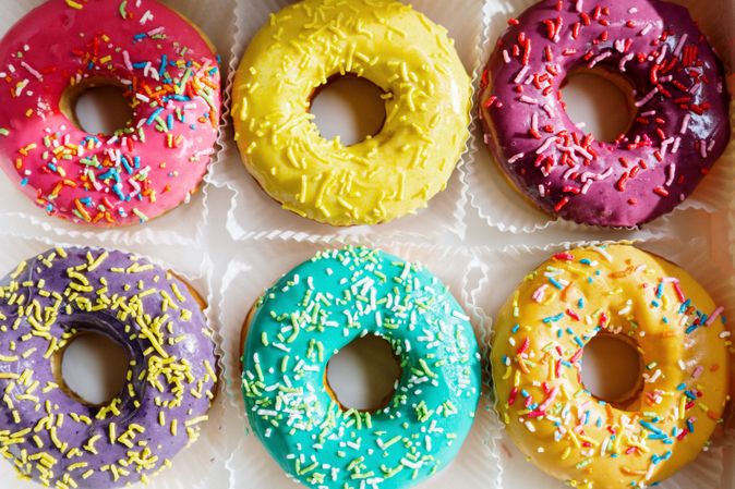 Donuts de colores con sprinkles