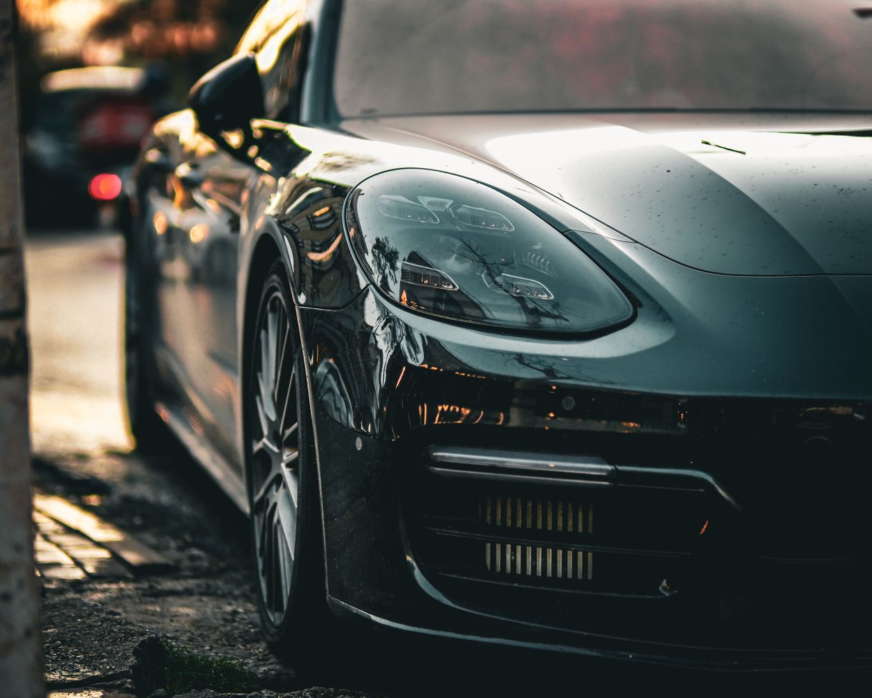Carro brillando después del lavado