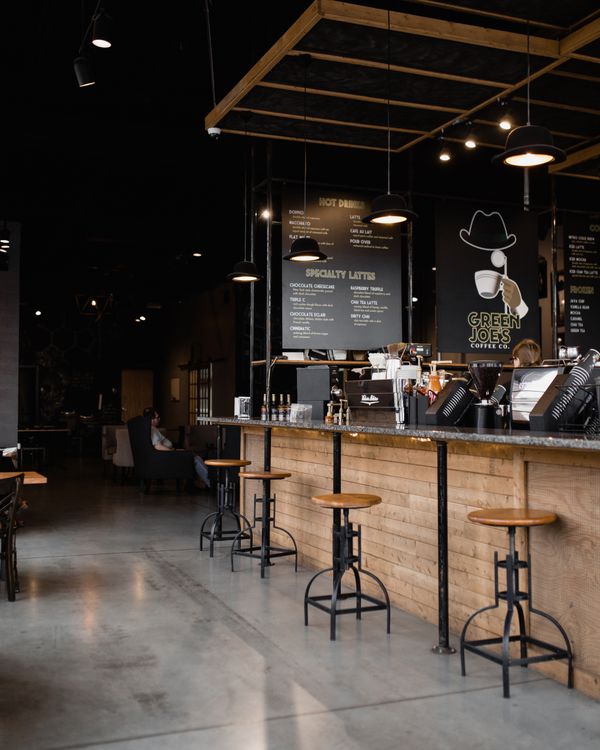 Interior acogedor del café