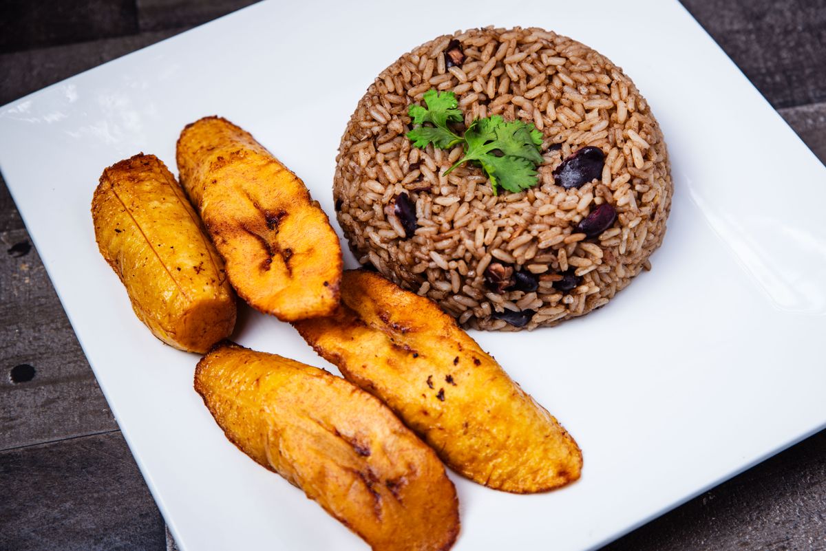 Arroz con habichuelas, plato criollo