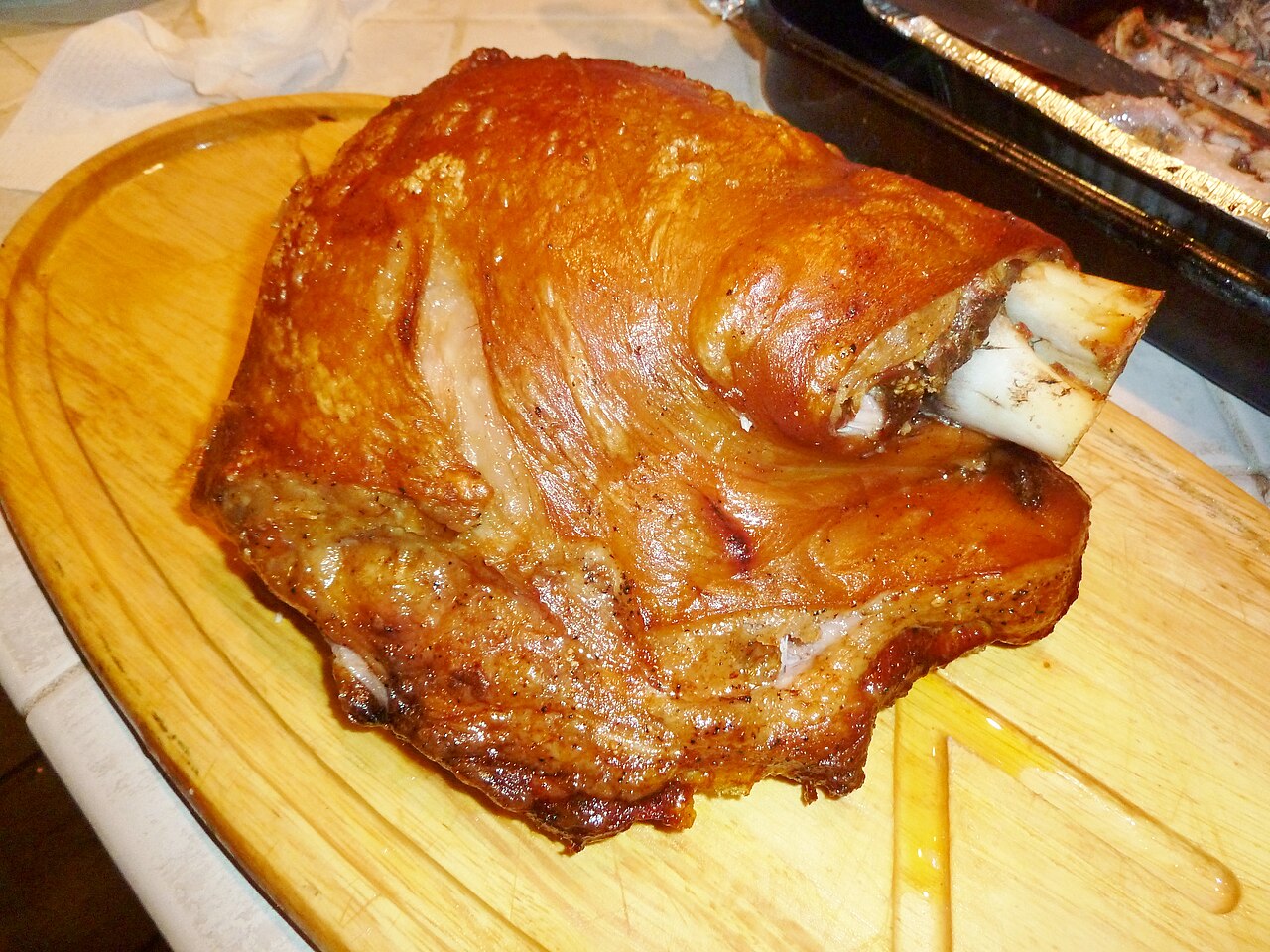 Pernil asado al estilo criollo